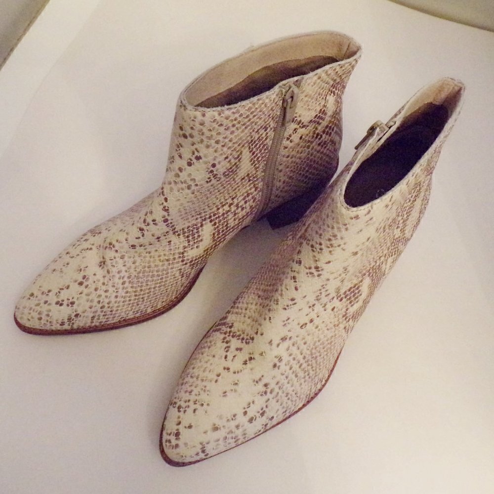 SEYCHELLES Anthropologie Occasion Snake‎ Print Beige Leather Bootie sz 10… - Picture 3 of 6
